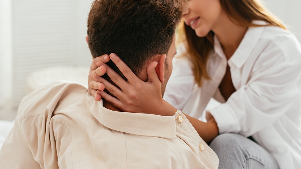 女人高潮完了就在高潮不了吗?女朋友高潮了中间要不要停下来?