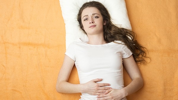 乳房太软了躺下就平了?改善乳房松软的有效方法:从饮食到锻炼